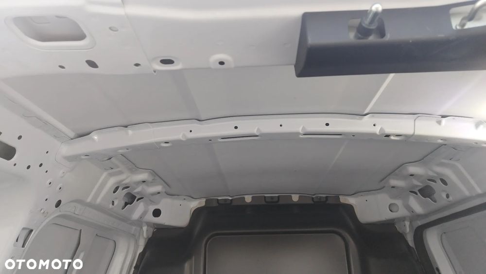 Ford Transit Courier - 26