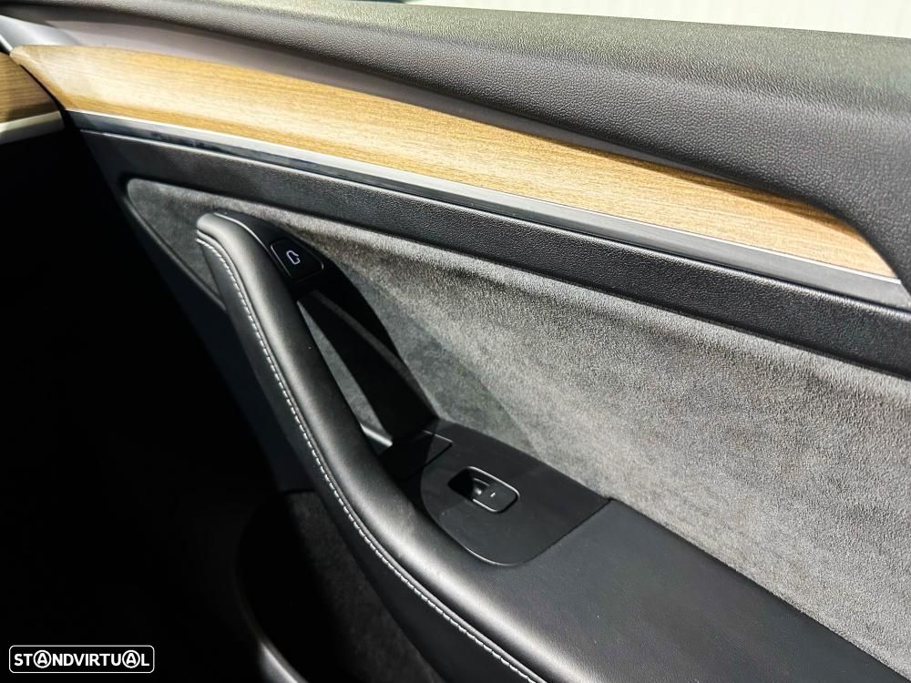 Tesla Model Y Long Range Dual Motor AWD - 33