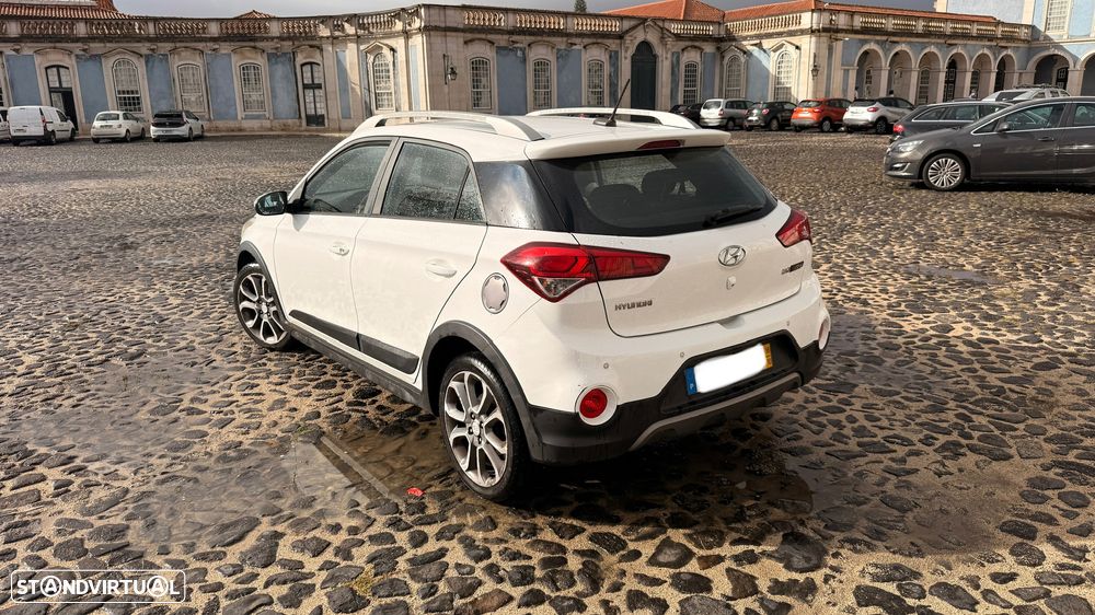 Hyundai i20 Active 1.4 CRDi Comfort Navi - 4