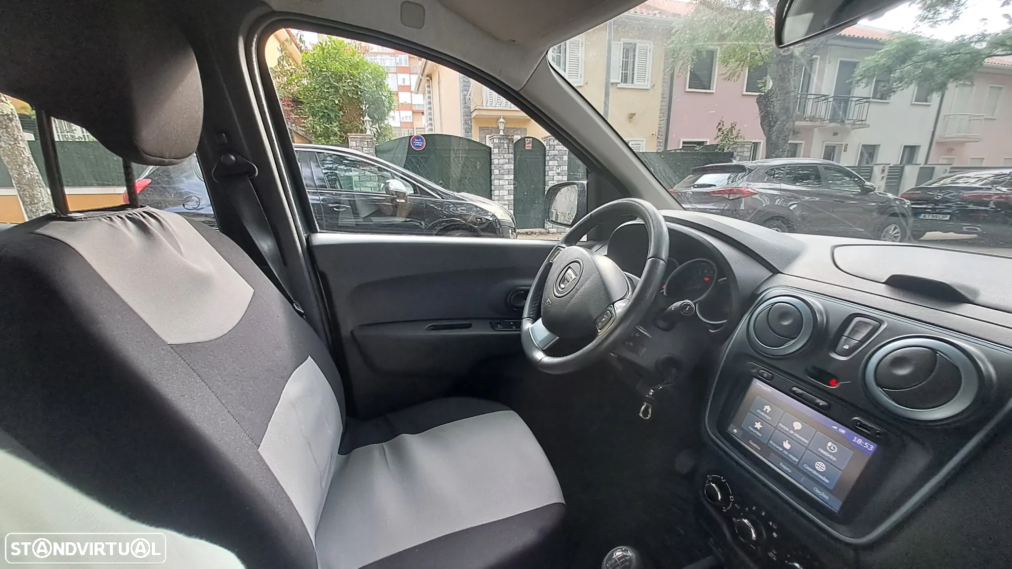 Dacia Lodgy 1.5 dCi Stepway 7L - 17