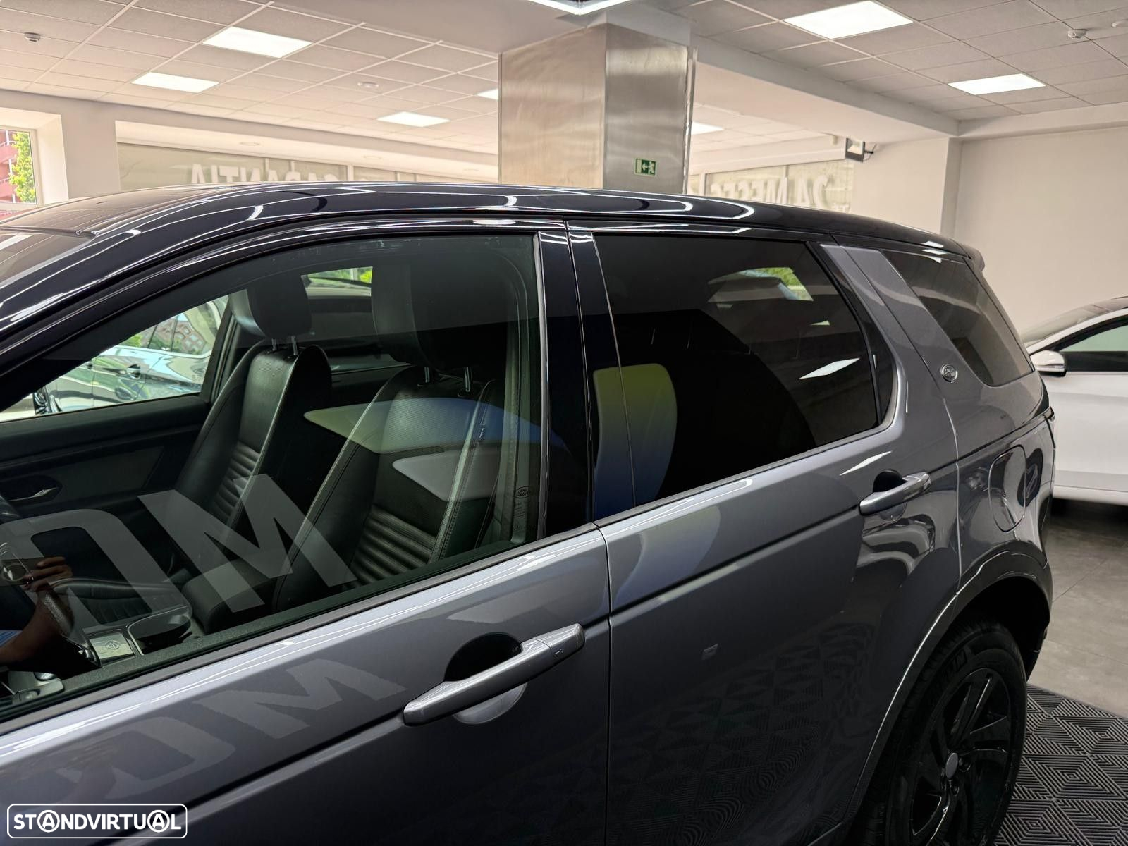 Land Rover Discovery Sport 1.5 I3 P300e AWD R-Dynamic HSE - 8