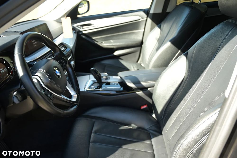 BMW Seria 5 520d Sport Line - 23