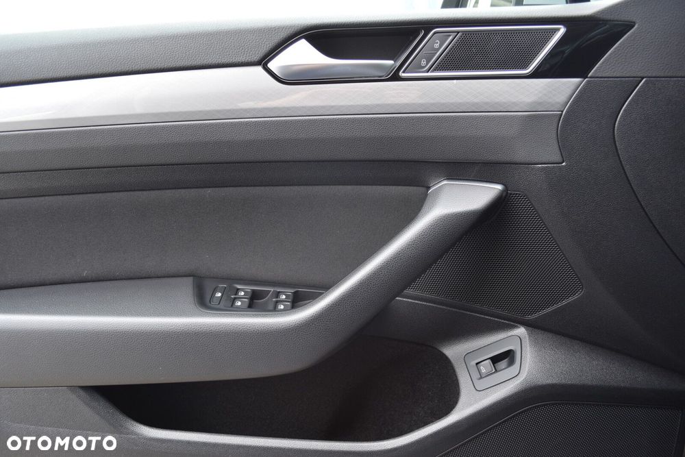 Volkswagen Passat 2.0 TSI Business DSG - 27