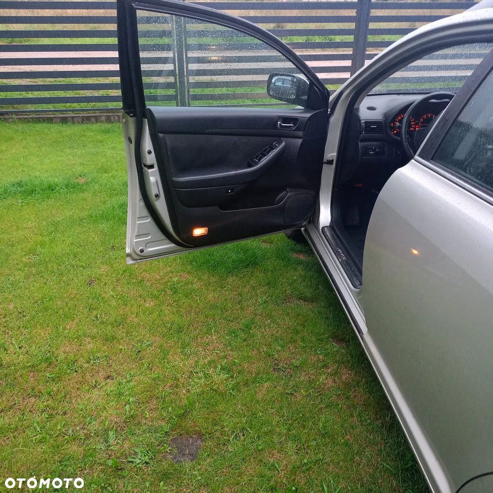 Toyota Avensis 1.8 VVT-i - 14
