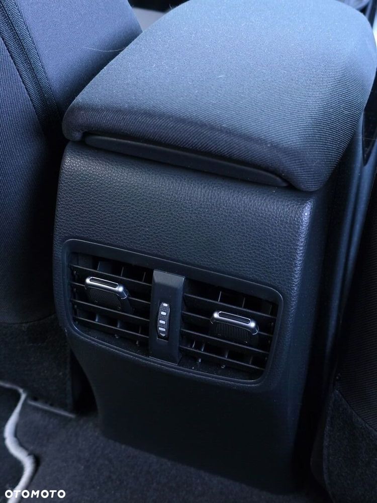 Toyota Corolla 1.8 Hybrid Comfort - 23