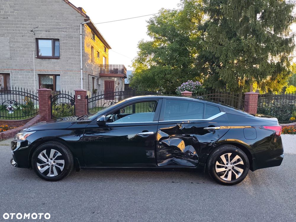 Nissan Altima - 6