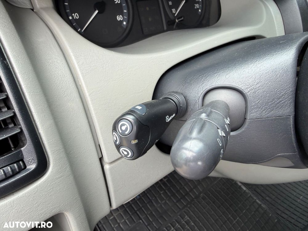 Renault Trafic - 19