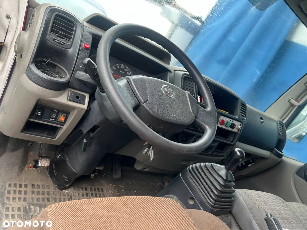 Nissan Cabstar 35.13-2900 KABINA / Karoseria / Części !! 2007r. - 5