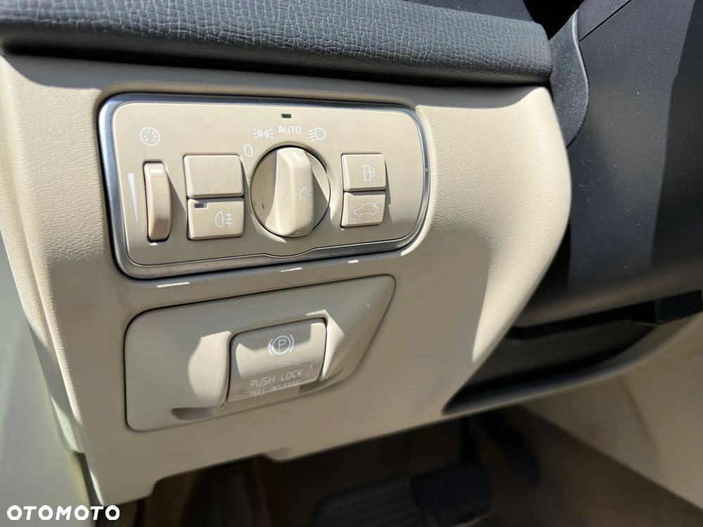 Volvo XC 60 D3 Geartronic Momentum - 37