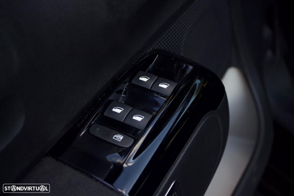 Citroën C3 1.2 PureTech Shine EAT6 - 18