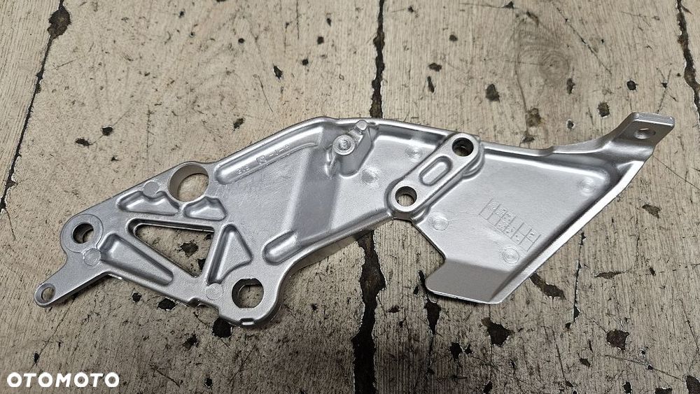 Wspornik Podnóżka Set Prawy Suzuki RF600 / RF900  43511-21E00 - 6