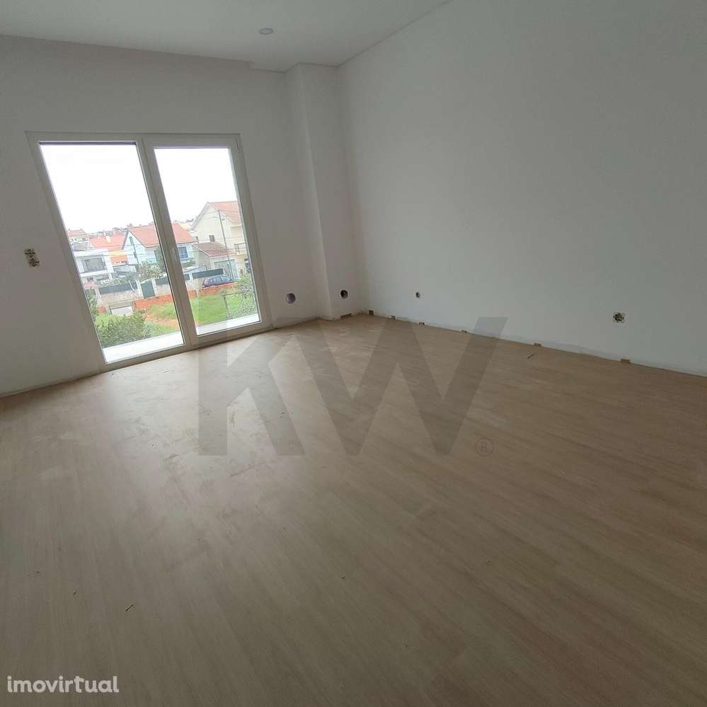MORADIA TRIPLEX T4 GEMINADA COM ESPAÇO EXTERIOR - Grande imagem: 4/29