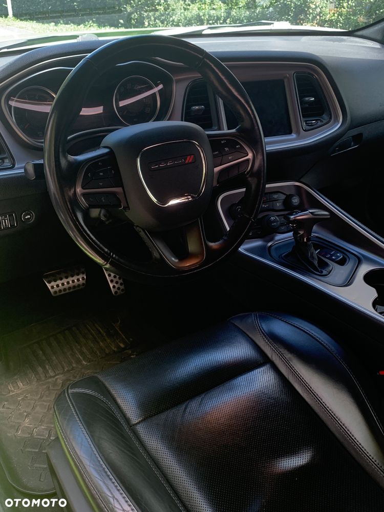 Dodge Challenger - 16
