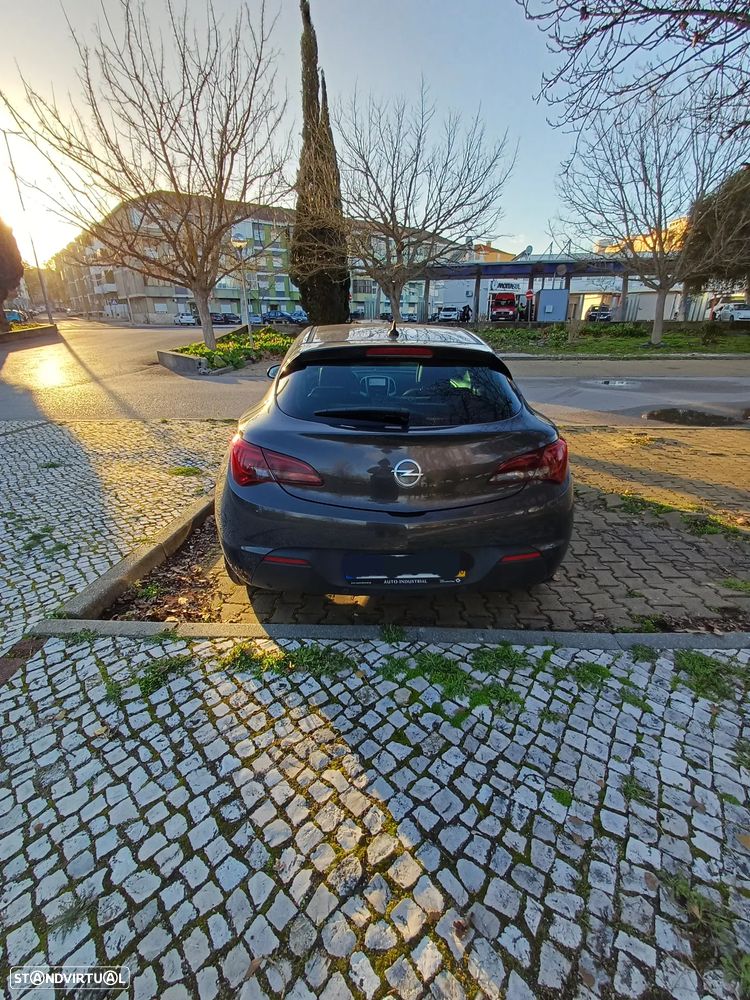 Opel Astra GTC 1.7 CDTi Black OPC Line S/S - 4