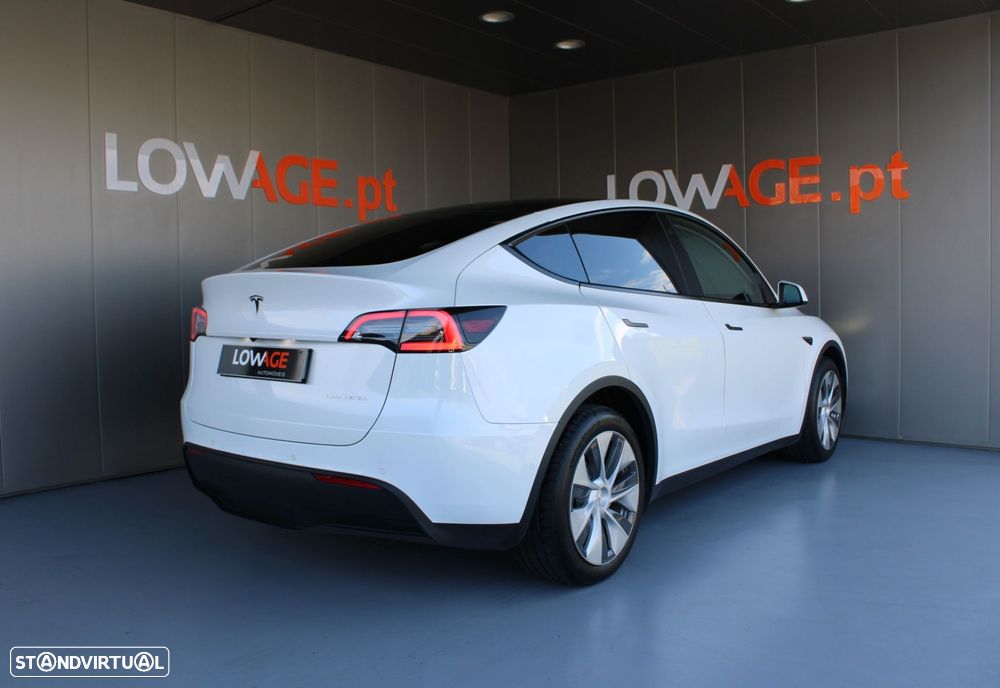 Tesla Model Y Long Range Dual Motor AWD - 3