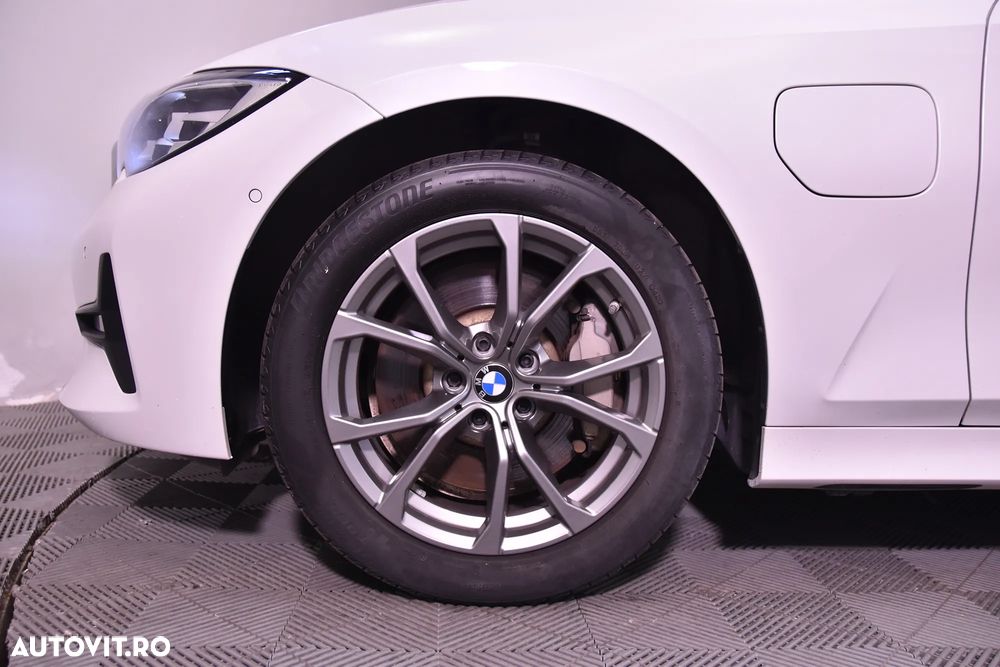 BMW Seria 3 330e AT PHEV - 13