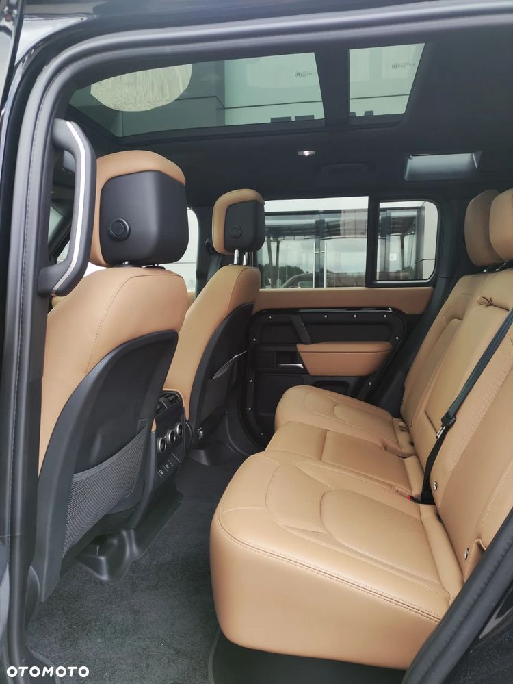 Land Rover Defender - 16