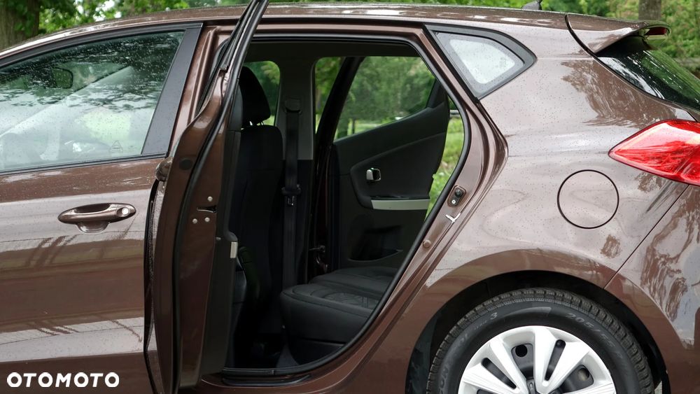 Kia Ceed - 10