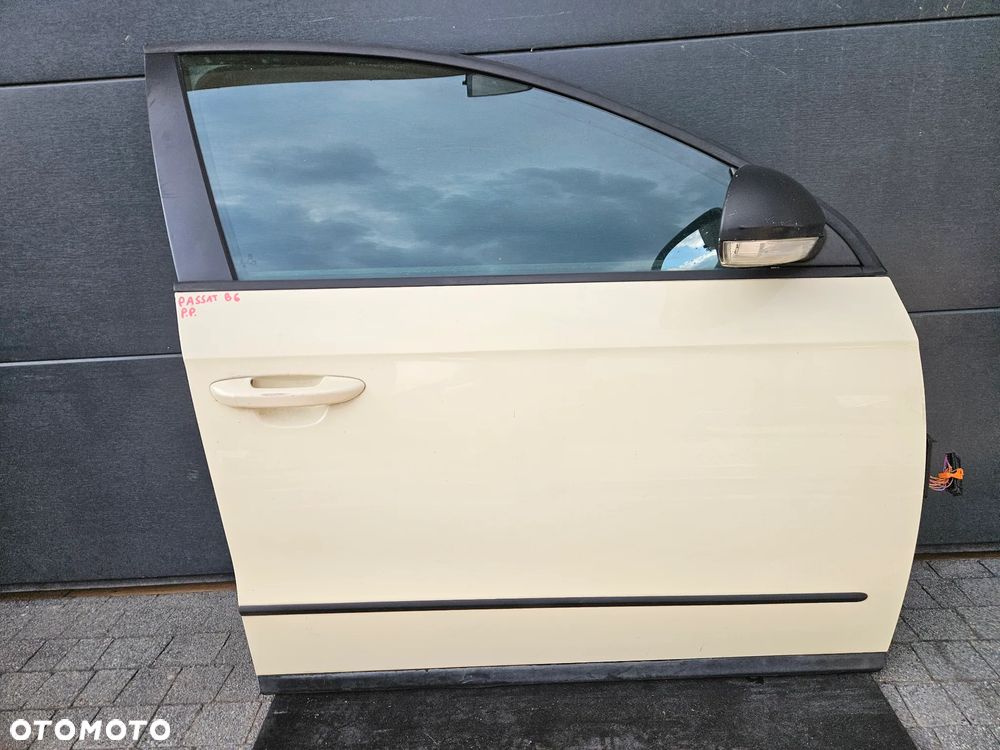 Volkswagen Passat B6 Drzwi Prawe Przednie Prawy Przód - 1