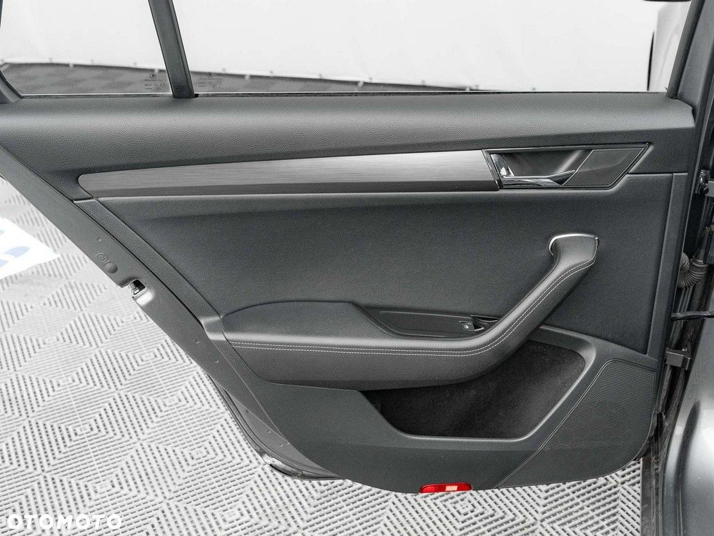 Skoda Superb 2.0 TDI SCR Style DSG - 23