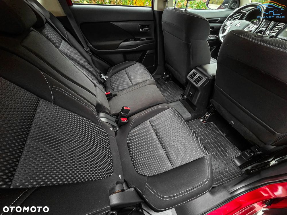 Mitsubishi Outlander 2.4 4WD Plug-In Hybrid Plus - 16