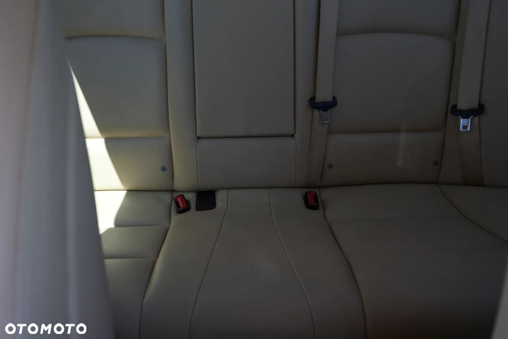 BMW Seria 5 520i - 35