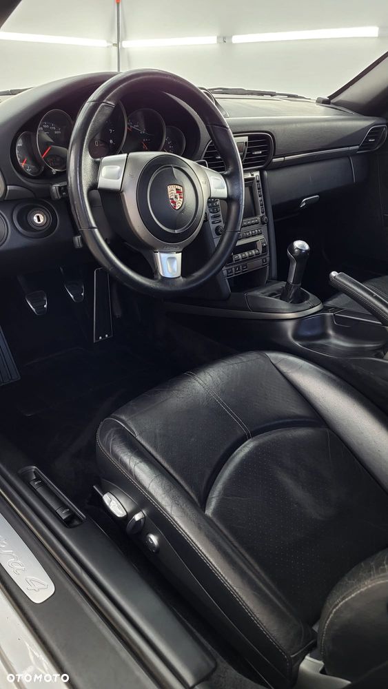 Porsche 911 Carrera 4 - 20