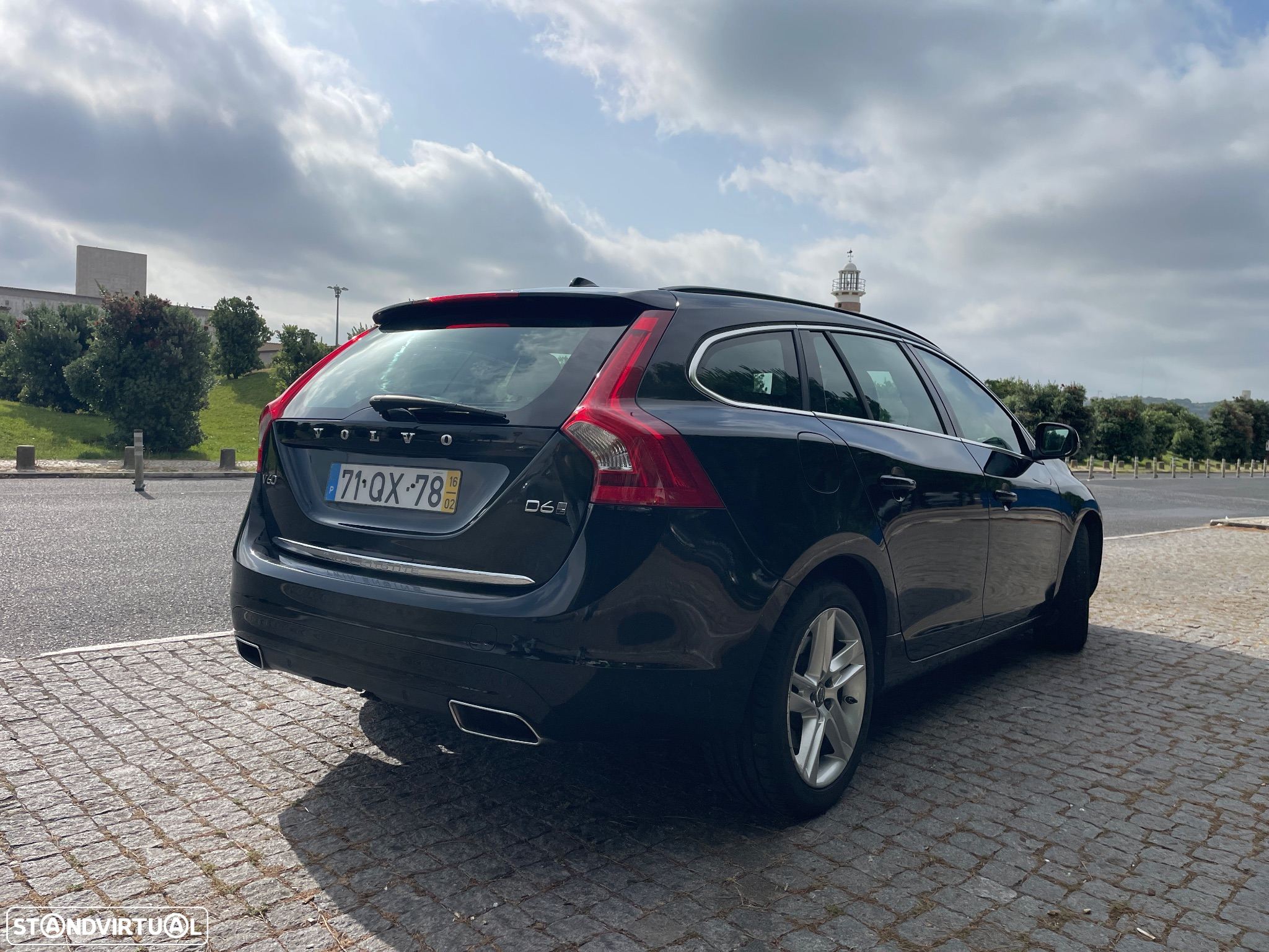 Volvo V60 2.4 D6 Momentum AWD Phev - 3