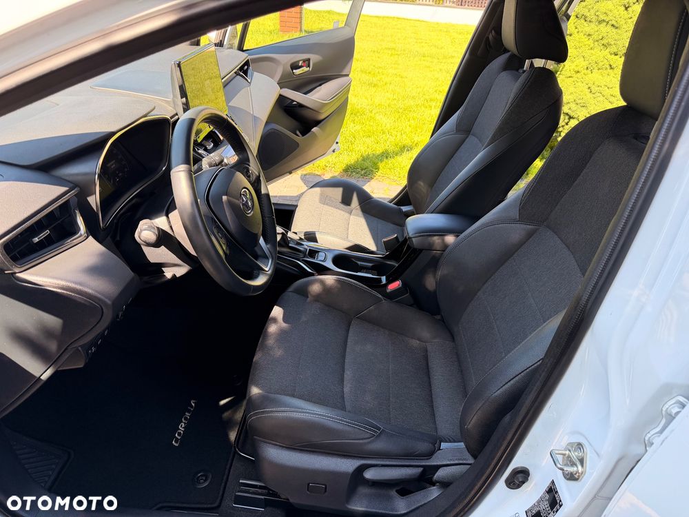 Toyota Corolla 1.8 Hybrid Executive - 28