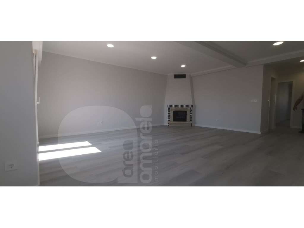 Apartamento T4 totalmente remodelado Cruz de Pau, Amora - Grande imagem: 3/32