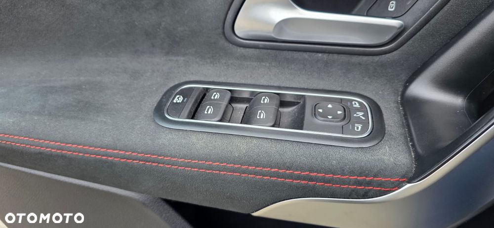 Mercedes-Benz CLA 200 AMG Line 7G-DCT - 36