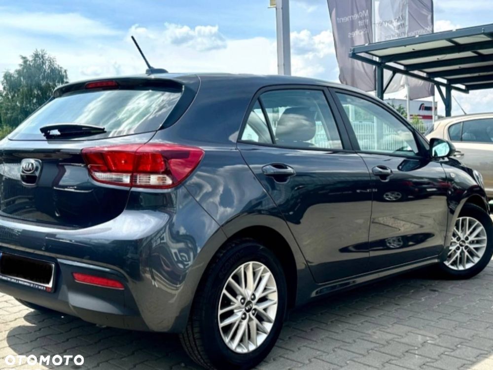 Kia Rio 1.2 L - 4