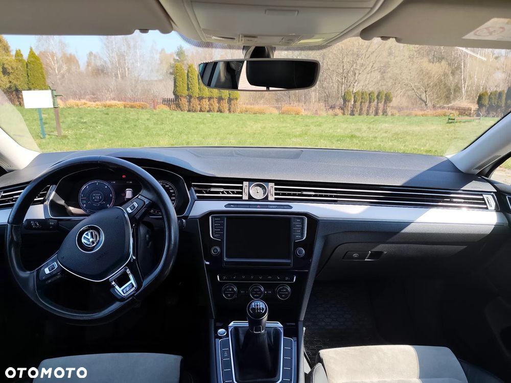 Volkswagen Passat 2.0 TDI (BlueMotion Technology) Highline - 25