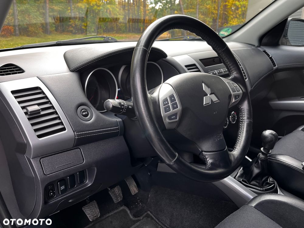 Mitsubishi Outlander 2.0 DI-D 4WD Invite - 22