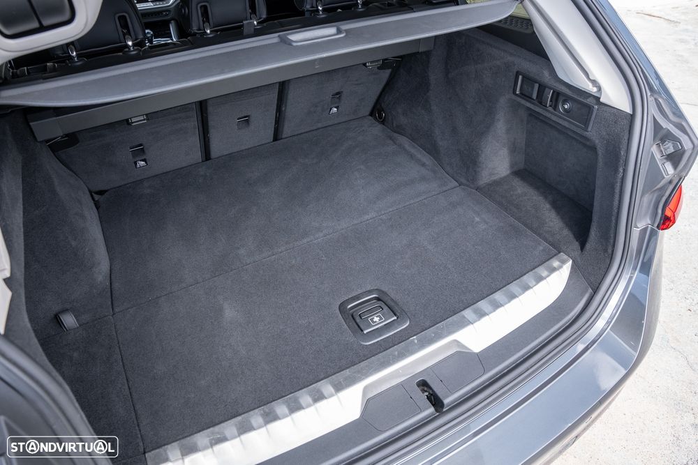BMW 330 e Touring Line Luxury Auto - 28