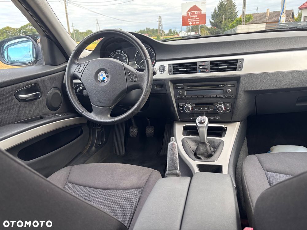 BMW Seria 3 318i - 13