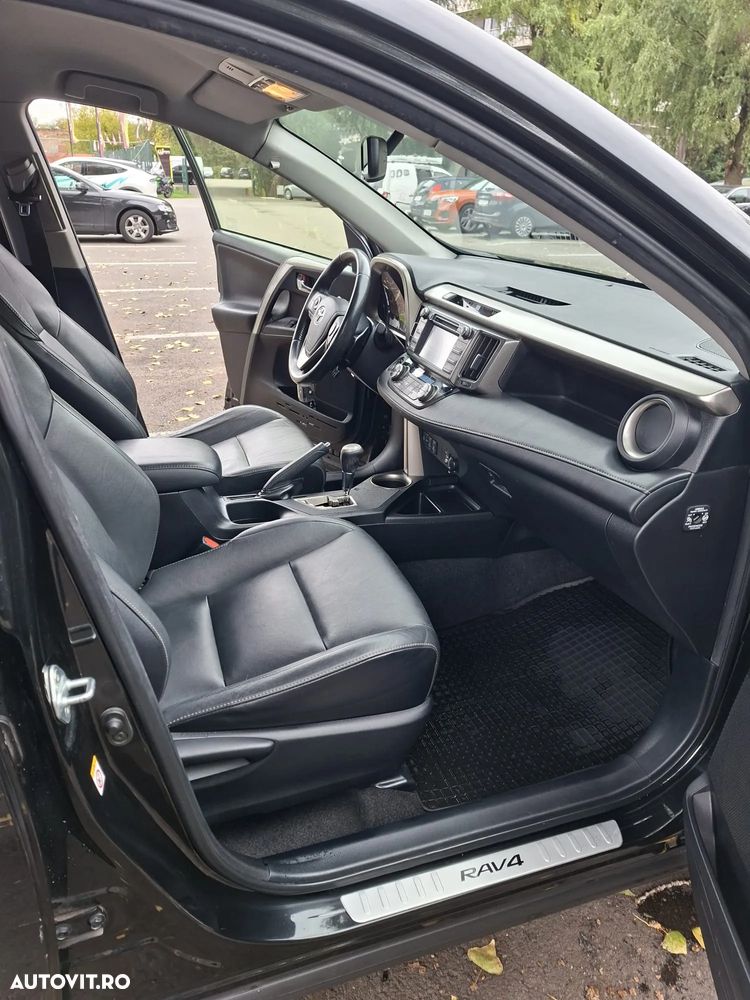 Toyota RAV4 2.2 D-4CAT 4WD Aut Luxury 18" - 9