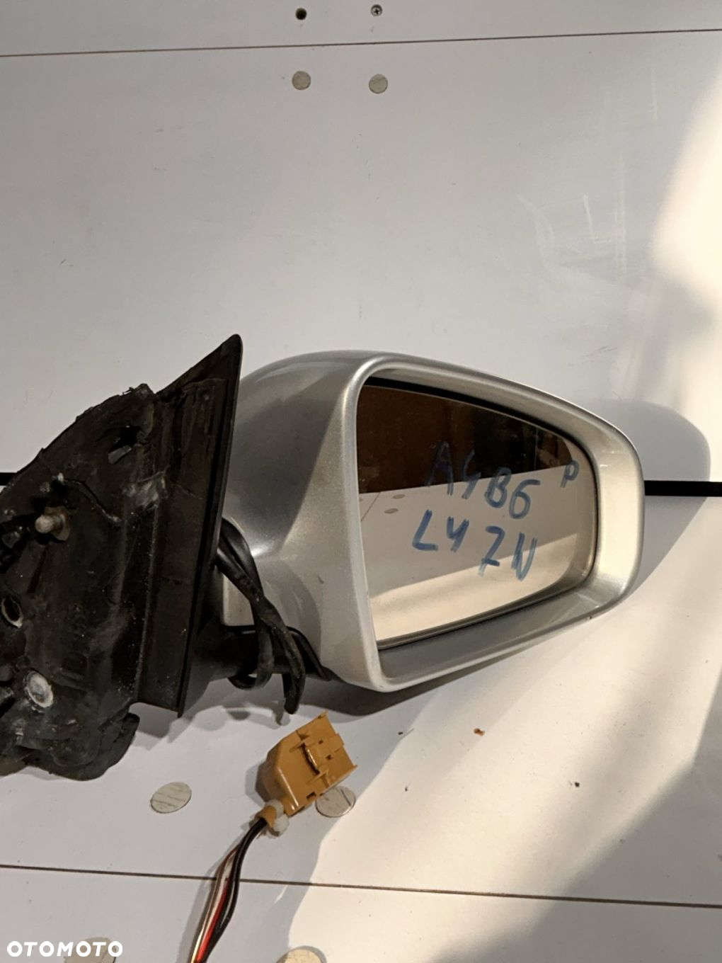 LUSTERKO LY7W LEWE/PRAWE KIEROWCY EUROPA 5 PIN SREBRNE Audi A4 B6/B7 - 6