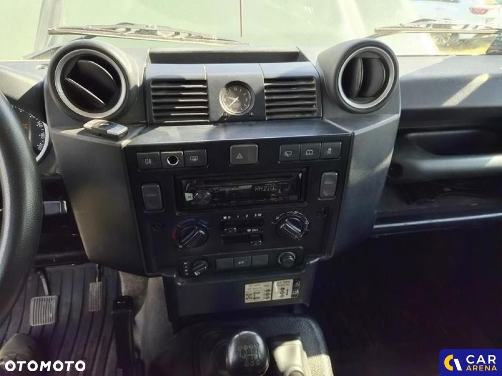 Land Rover Defender - 34