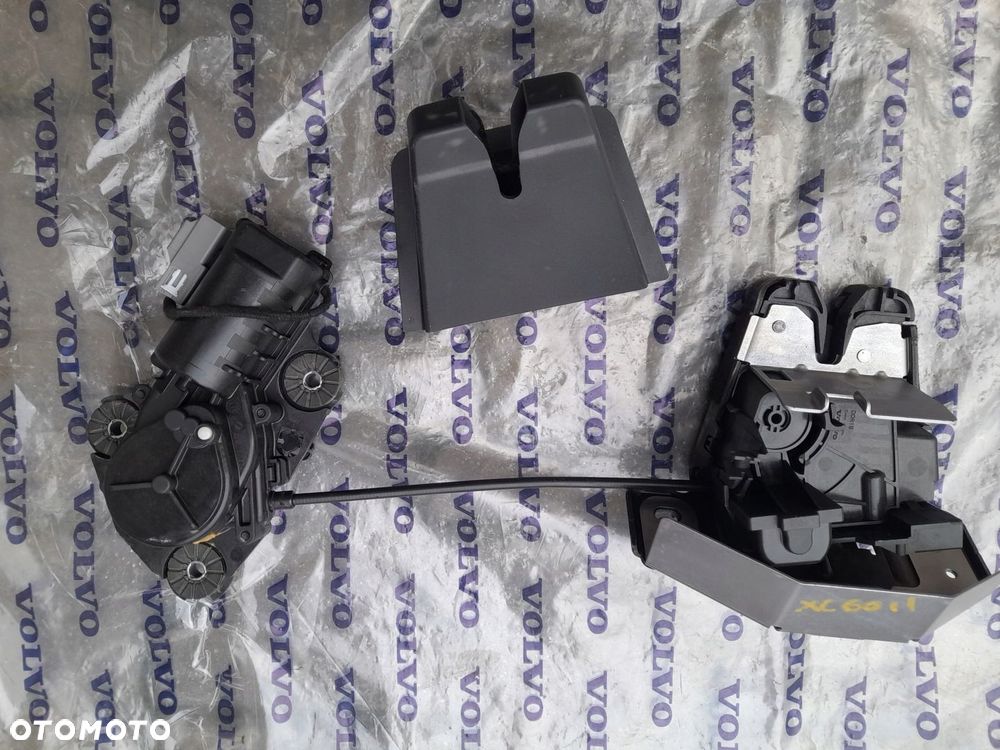 ZAMEK DOCIĄG KLAPY TYŁ 31484236 VOLVO XC60 II 2018R W-WA - 1