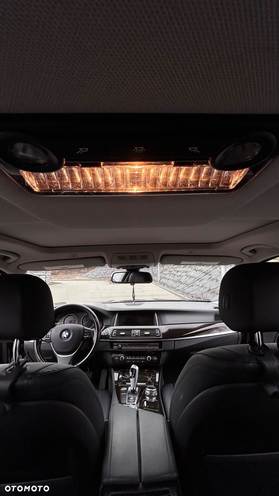 BMW Seria 5 528i Luxury Line - 12