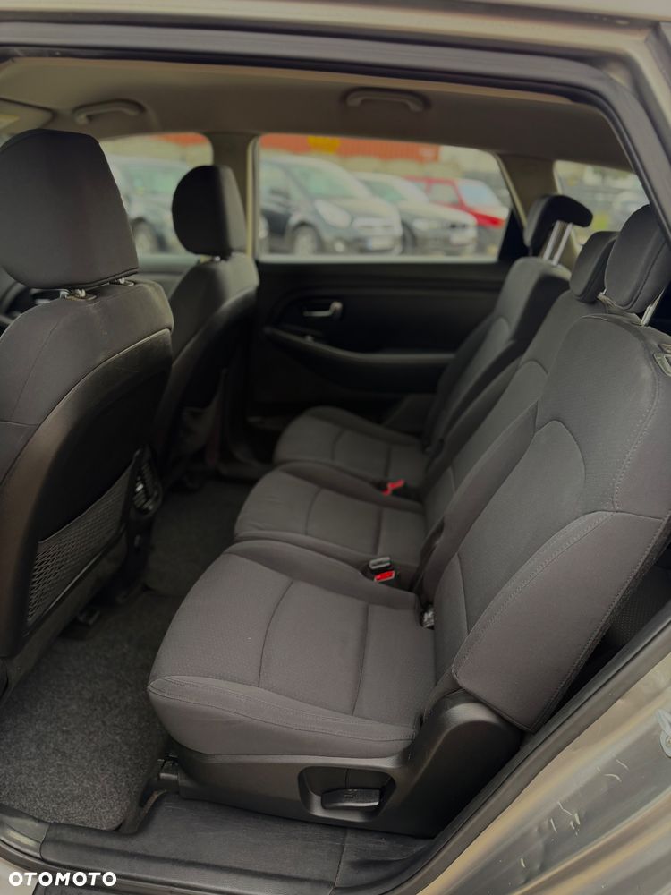 Kia Carens - 21