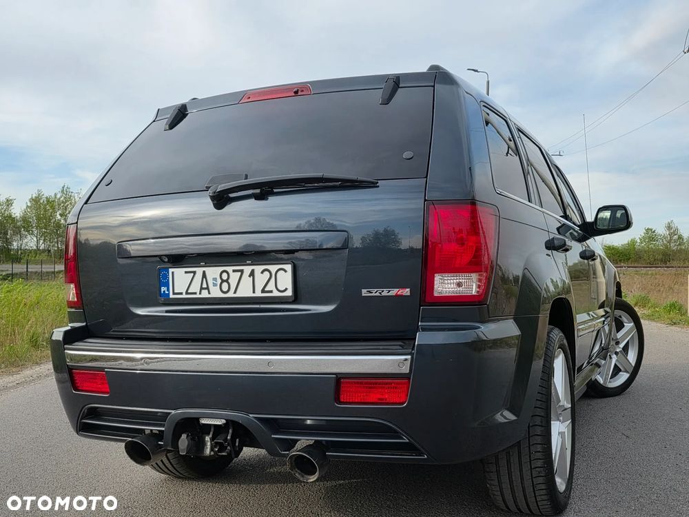 Jeep Grand Cherokee - 23