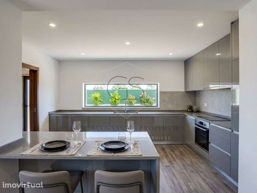 Moradia T4 Nova com Piscina Aquecida, Garagem e Jardim - Grande imagem: 3/33