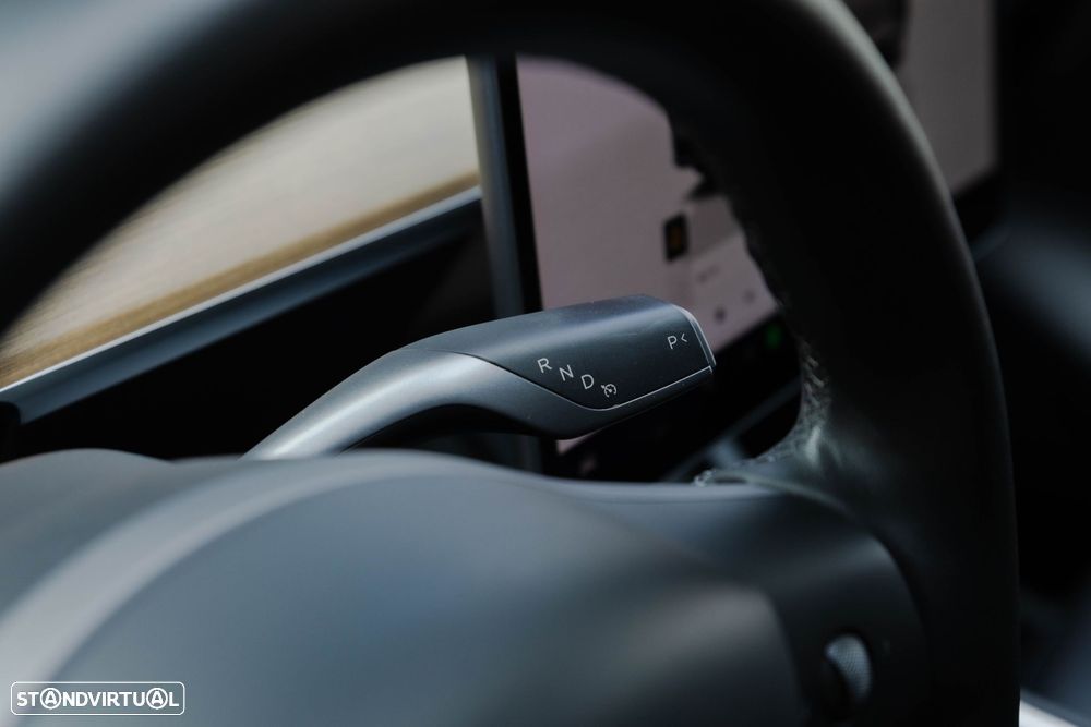 Tesla Model Y Long Range Tração Integral - 18