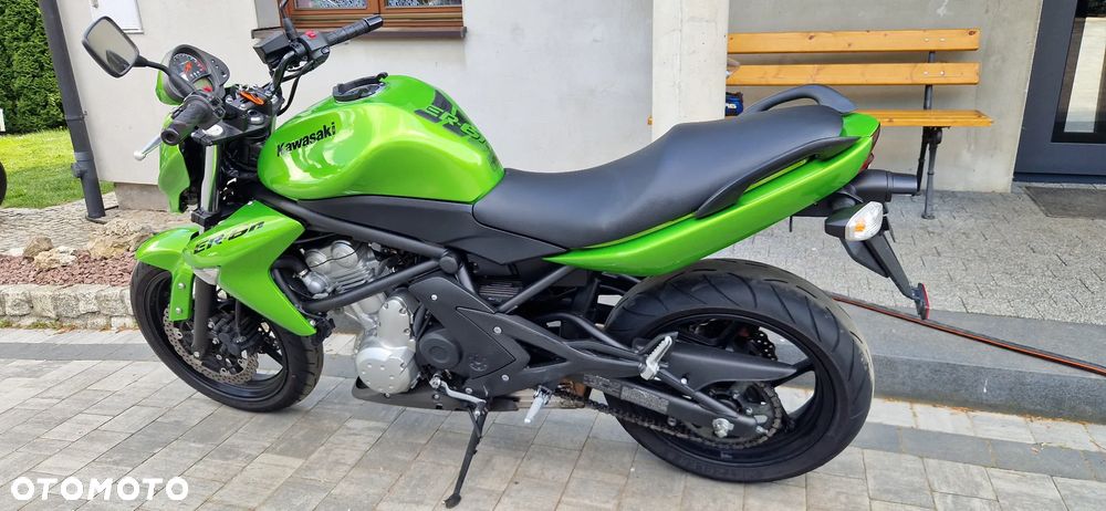 Kawasaki ER - 12