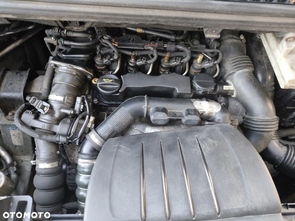 Peugeot 5008 HDI FAP 110 EGS6 Premium - 25