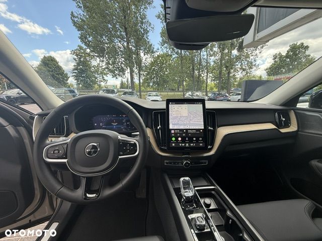 Volvo XC 60 B5 B AWD Plus Dark - 20