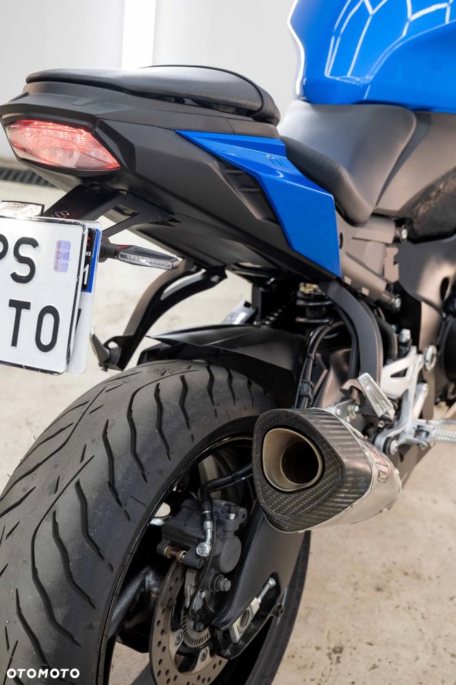 Suzuki GSX - 17