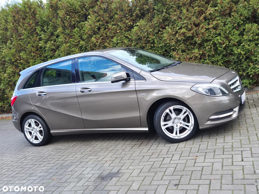 Mercedes-Benz Klasa B 180 7G-DCT UrbanStyle Edition - 16